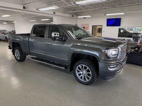 Used 2017 GMC Sierra 1500 Denali AWD/4WD image 3