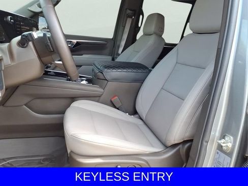 Used 2026 Chevrolet Tahoe LT w/ Comfort Package AWD/4WD image 19