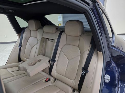 Used 2021 Porsche Macan AWD/4WD image 28