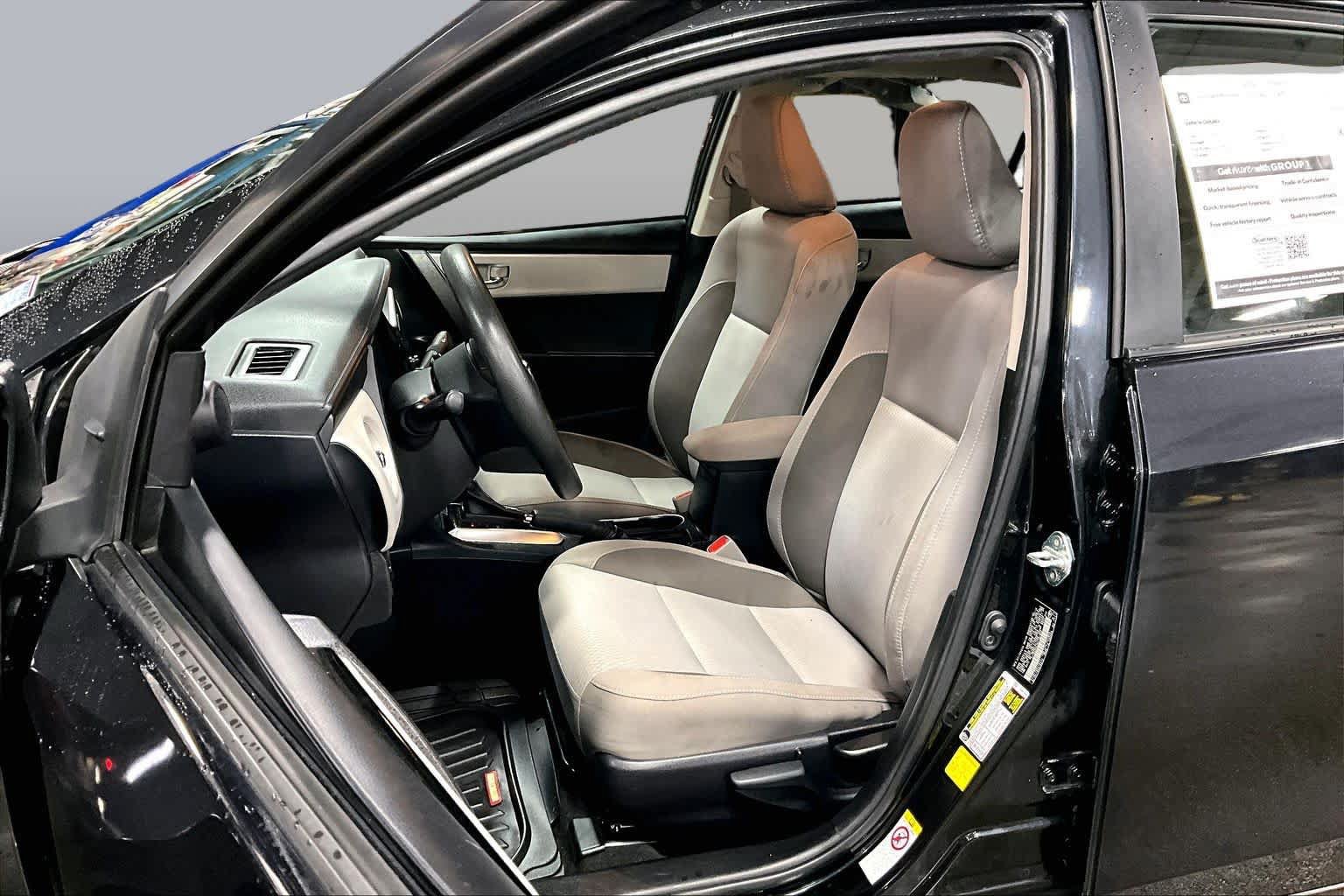 Used 2019 Toyota Corolla LE w/ Carpet Mat Package (TMS) FWD image 9