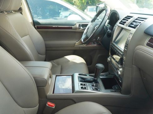Used 2018 Lexus GX 460 Luxury AWD/4WD image 9