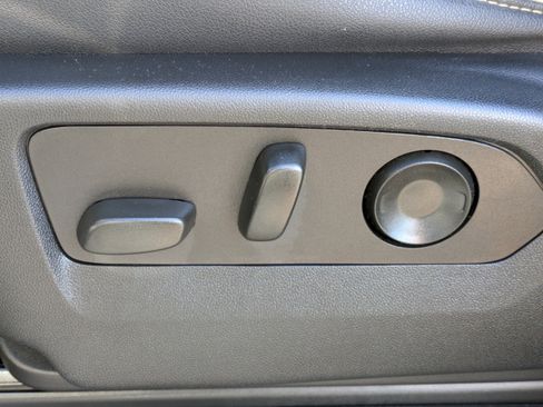 Used 2023 GMC Yukon SLT image 19