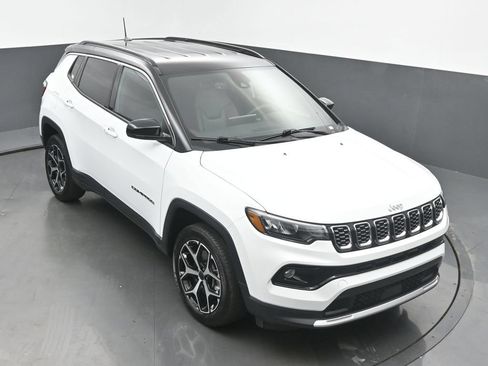 Used 2025 Jeep Compass Limited AWD/4WD image 36