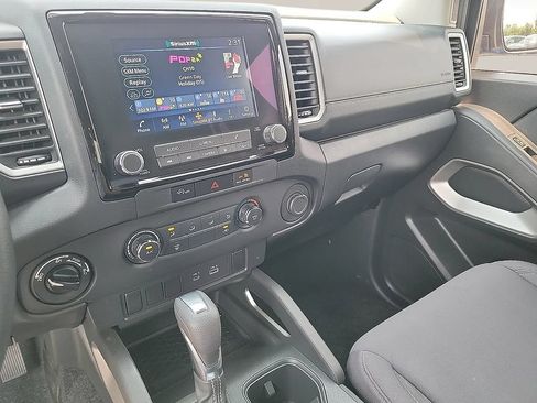 Used 2024 Nissan Frontier SV AWD/4WD image 20