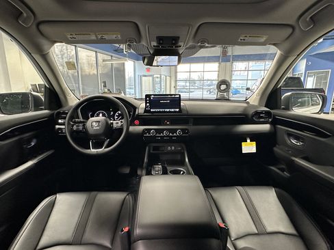 New 2025 Honda Pilot Touring image 22