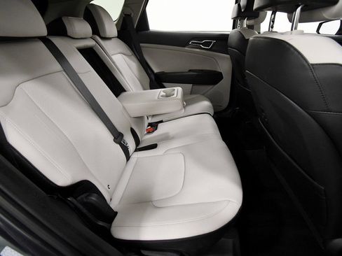 Certified 2025 Kia Sportage EX image 18