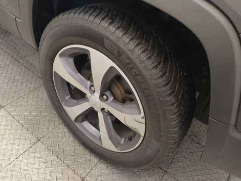 Used 2019 Jeep Cherokee Limited AWD/4WD image 31