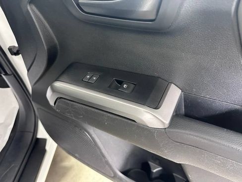 Used 2021 Toyota Tacoma SR5 AWD/4WD image 9