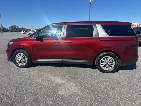 Used 2024 Kia Carnival LX image 9