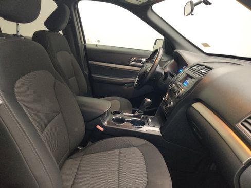 Used 2019 Ford Explorer XLT FWD image 21