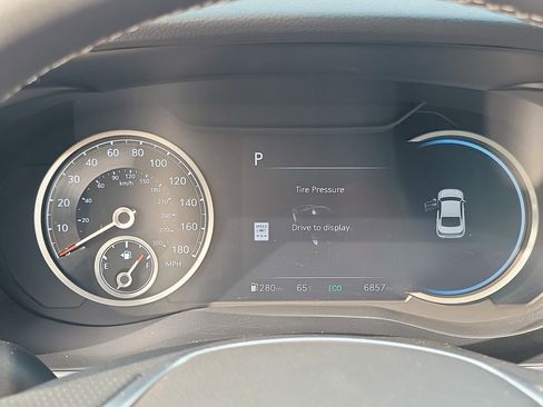 Certified 2025 Genesis G70 2.5T image 9