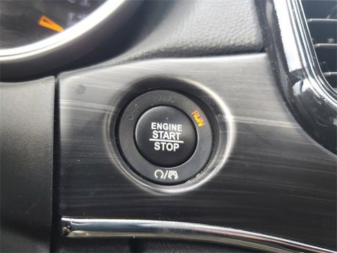 Used 2022 Jeep Grand Cherokee Limited image 31