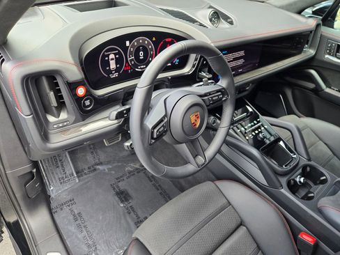 Certified 2026 Porsche Cayenne GTS AWD/4WD image 4