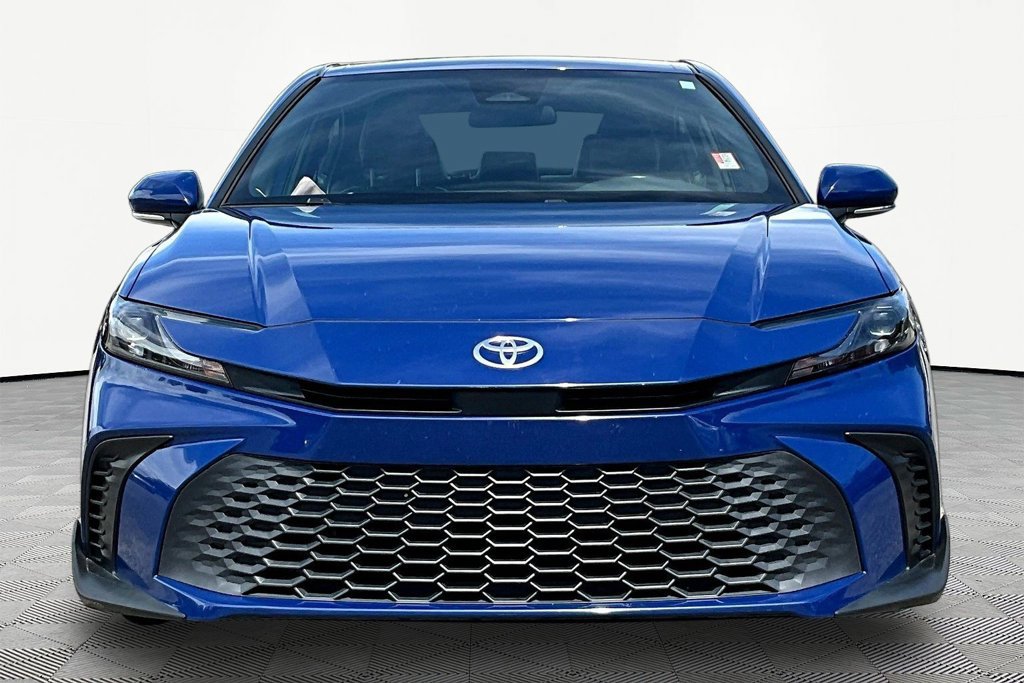 Used 2025 Toyota Camry SE FWD image 2