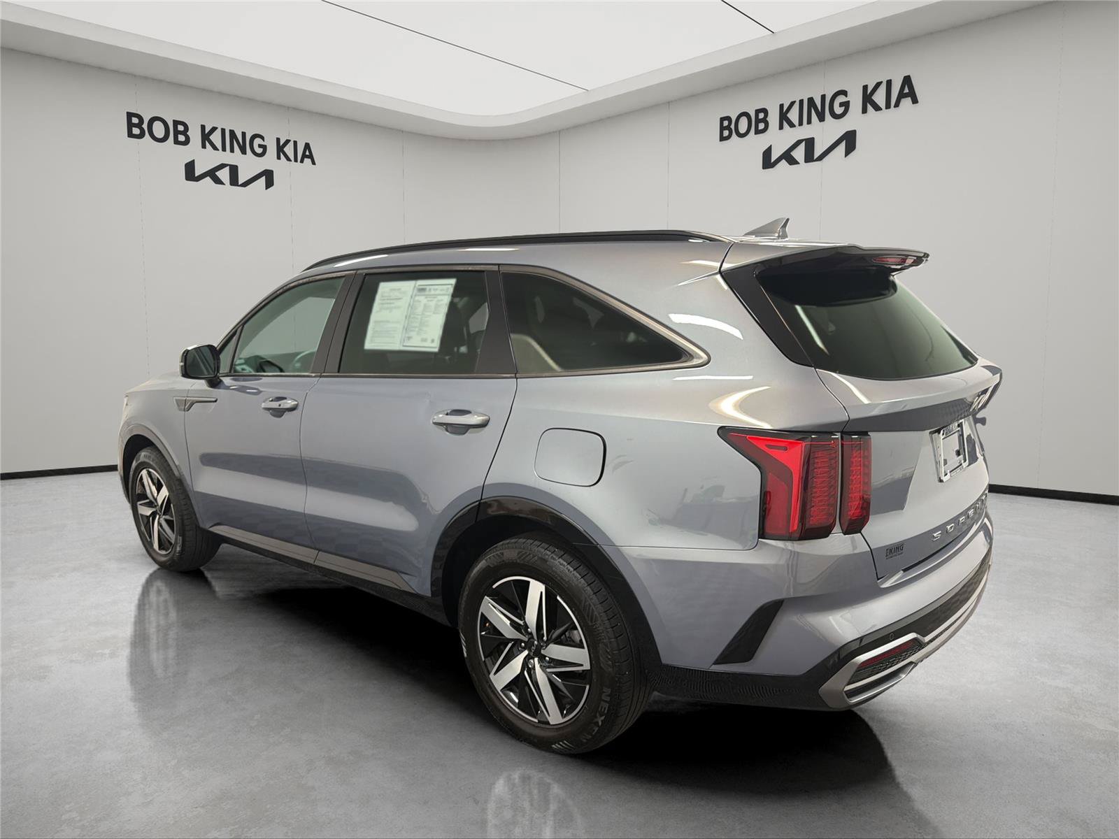 Used 2022 Kia Sorento S FWD image 3