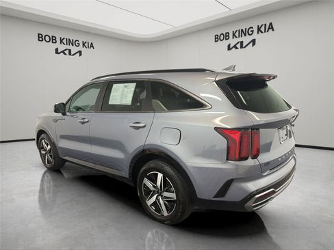 Used 2022 Kia Sorento S FWD image 3