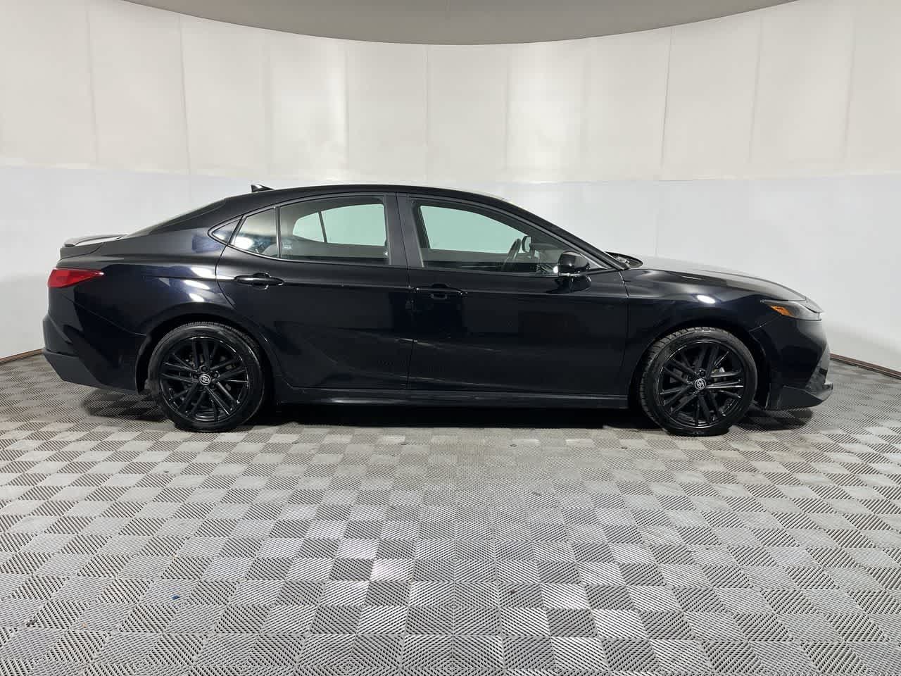Used 2025 Toyota Camry SE FWD image 9