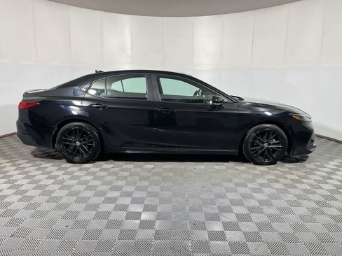 Used 2025 Toyota Camry SE FWD image 9