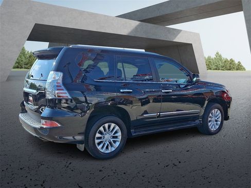 Used 2019 Lexus GX 460 image 4