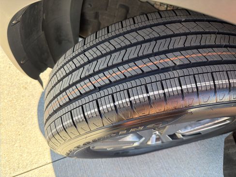 Used 2022 Nissan Pathfinder SV image 12