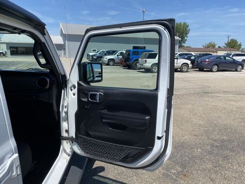 Used 2018 Jeep Wrangler Unlimited Sport S AWD/4WD image 35