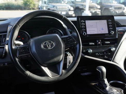 Used 2024 Toyota Camry SE image 25