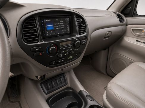 Used 2007 Toyota Sequoia SR5 AWD/4WD image 6