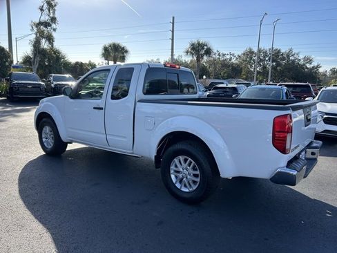 Used 2017 Nissan Frontier SV image 4