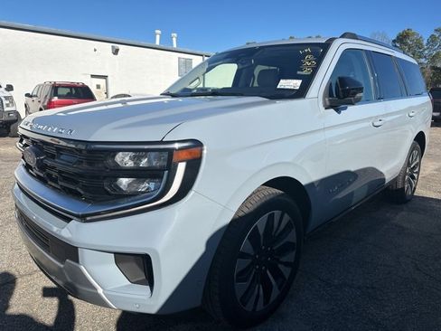 Used 2025 Ford Expedition Platinum w/ Driver's Package image 2