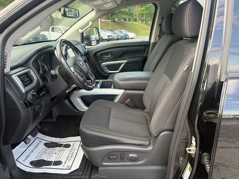 Used 2018 Nissan Titan SV w/ SV Convenience Package AWD/4WD image 10