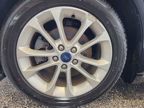 Used 2019 Ford Fusion SE FWD image 16