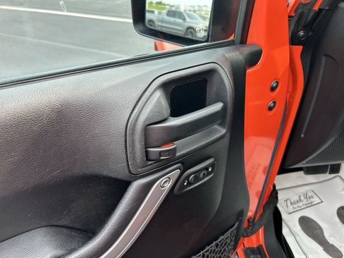 Used 2015 Jeep Wrangler Unlimited Sahara w/ Dual Top Group AWD/4WD image 17