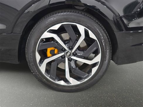 Used 2023 Audi e-tron Premium Plus w/ Premium Plus Package image 31