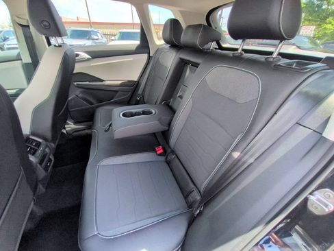 Used 2025 Volkswagen Taos SE FWD image 27