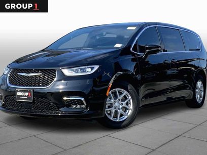 New 2026 Chrysler Pacifica Select
