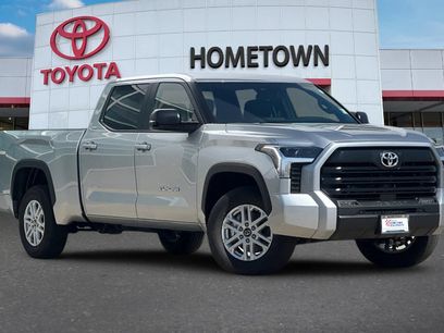 New 2026 Toyota Tundra SR5 w/ SR5 Premium Package