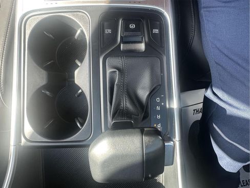 Used 2026 Kia Carnival FWD image 23