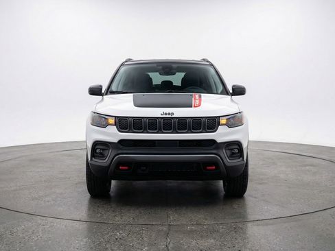Used 2025 Jeep Compass Trailhawk AWD/4WD image 2