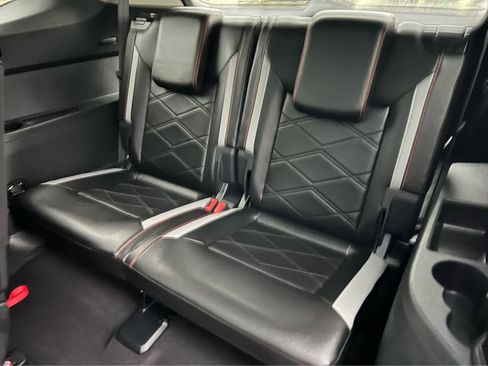 Used 2024 Volkswagen Atlas Peak Edition SE AWD/4WD image 28