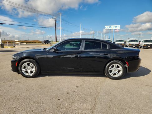 Used 2018 Dodge Charger SXT RWD image 4