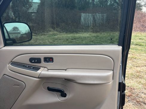 Used 2004 Chevrolet Suburban LT w/ Preferred Equipment Group image 25