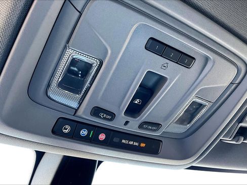 Used 2020 GMC Sierra 1500 SLE w/ SLE Value Package image 32