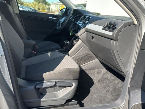 Used 2020 Volkswagen Tiguan S image 13