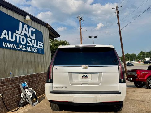 Used 2016 Cadillac Escalade Premium AWD/4WD image 10