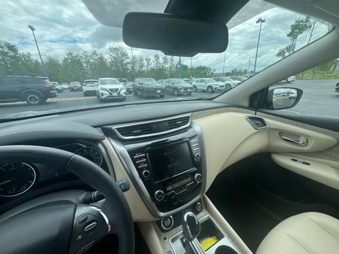 Used 2024 Nissan Murano SV AWD/4WD image 16