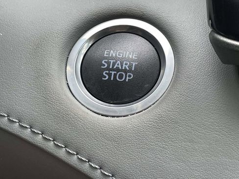 Used 2021 Toyota Highlander XLE image 37