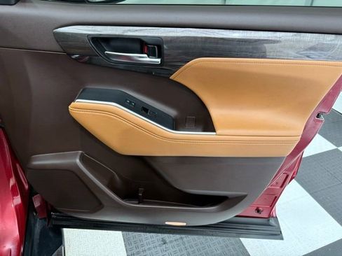 Used 2020 Toyota Highlander Limited Platinum image 22