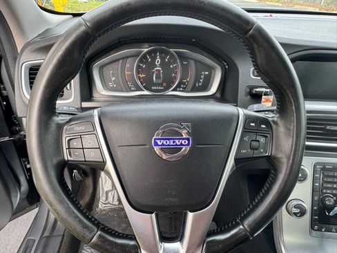 Used 2018 Volvo S60 T5 Dynamic w/ Vision Package FWD image 10