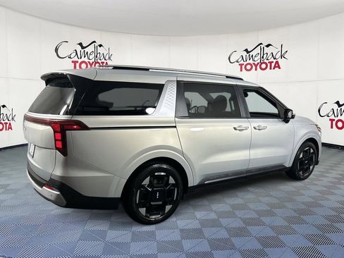 Used 2025 Kia Carnival EX image 7