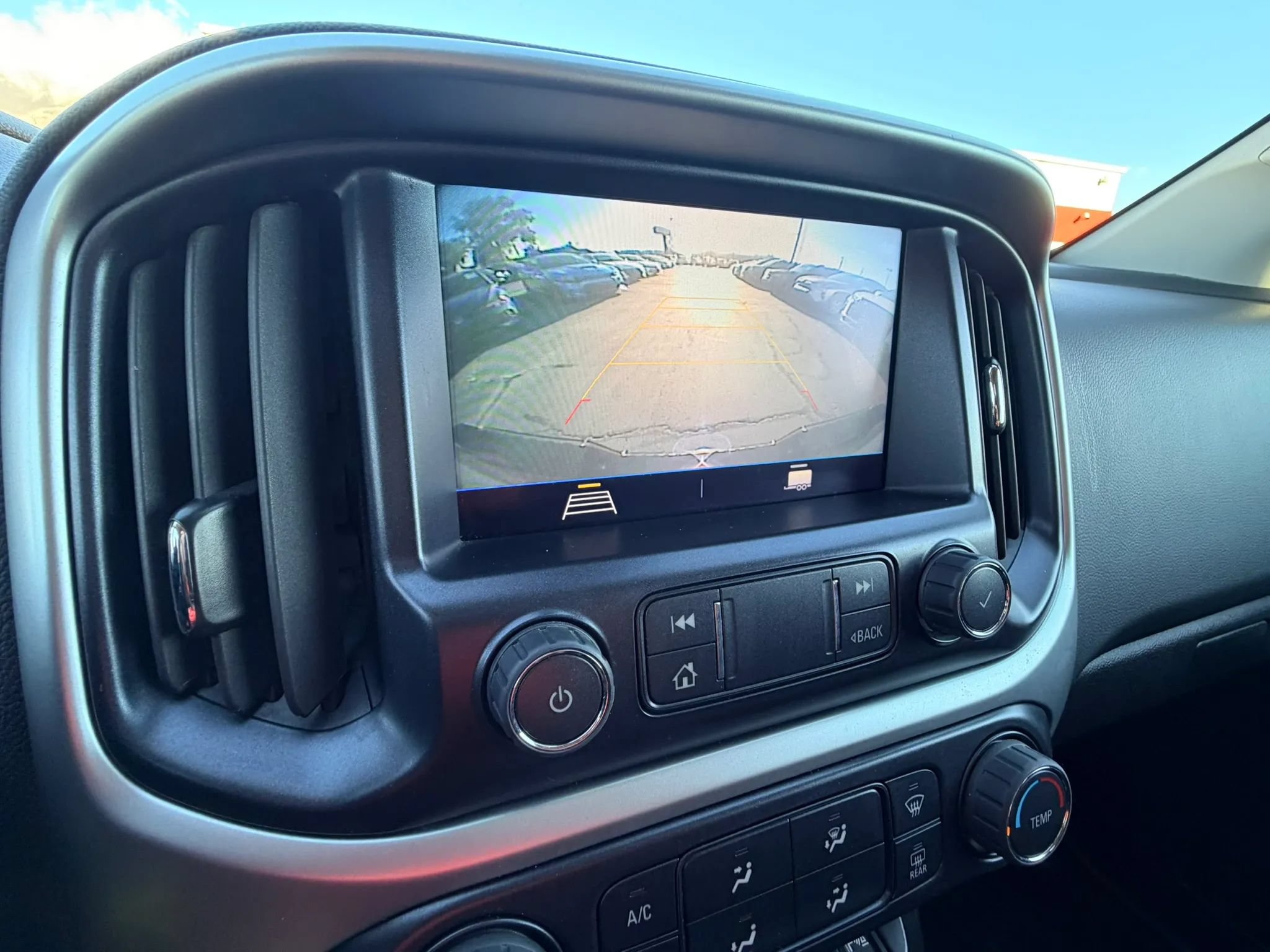 Used 2022 Chevrolet Colorado LT w/ Safety Package AWD/4WD image 16